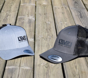 casquettes caps levelwings grey and black