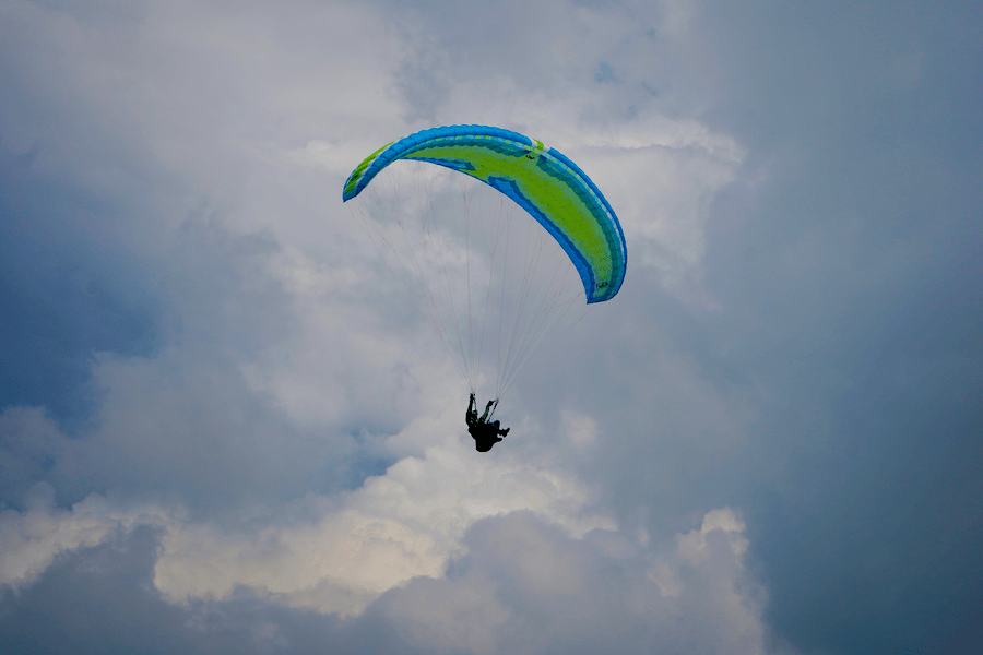 flex paragliding wing en a lime colour aile parapente lime